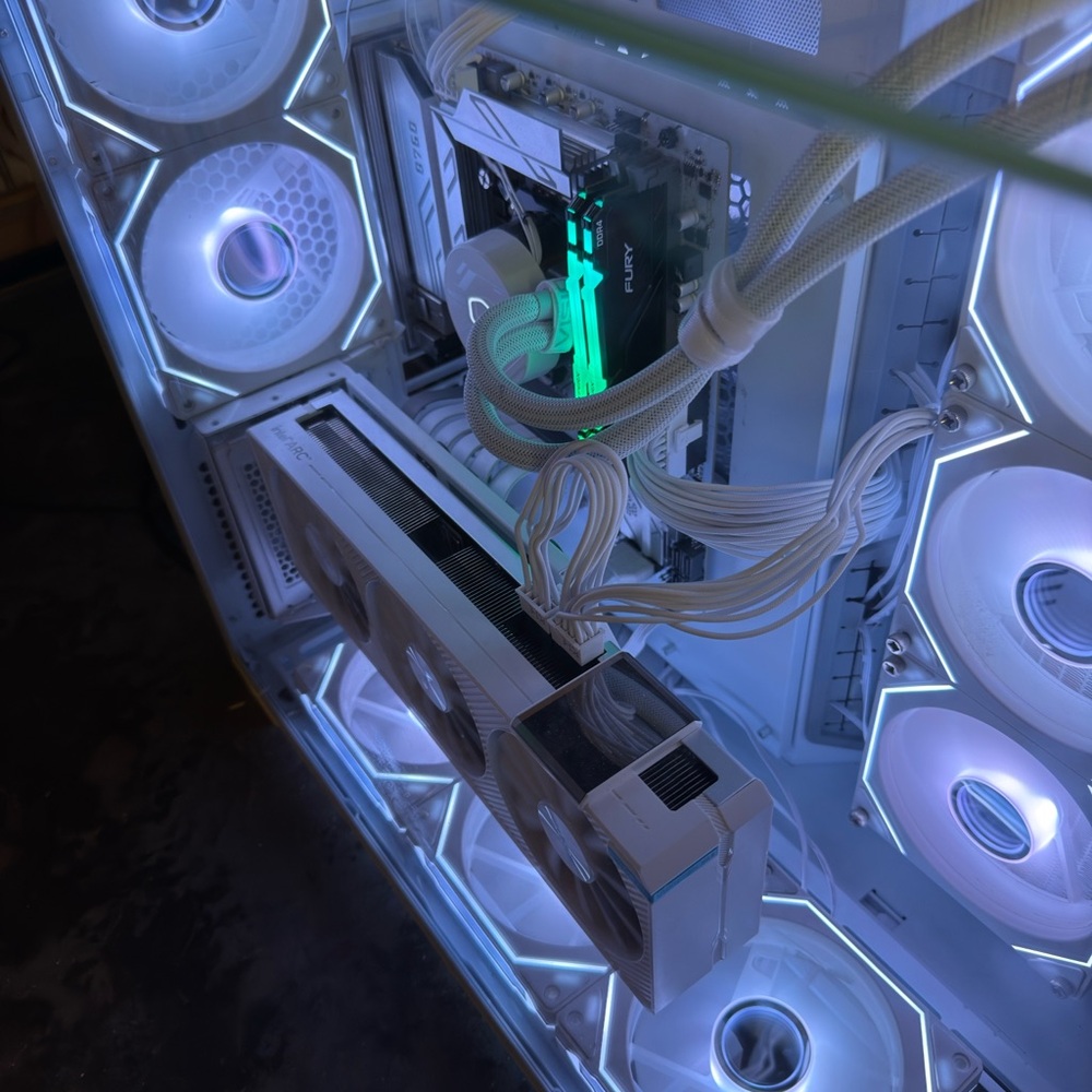Intel Black Graphics Card for High-Performance Computing - Picture 4 of 6